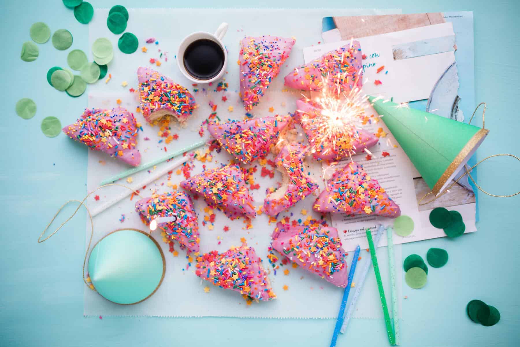 Birthday Party brooke-lark-YwSy97_Rk1o-unsplash-min